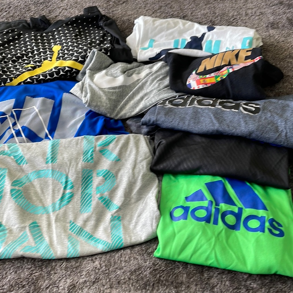 (9) boys t shirts